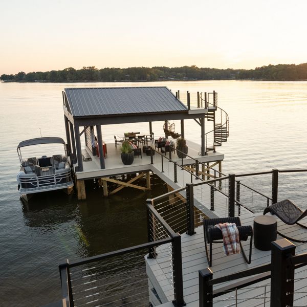 A view of the Trex dock in the color Salt Flat from the backyard deck. 